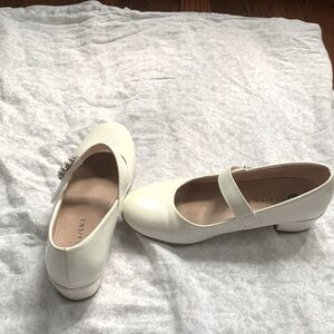 Dress white shoes for girls . Size US 4